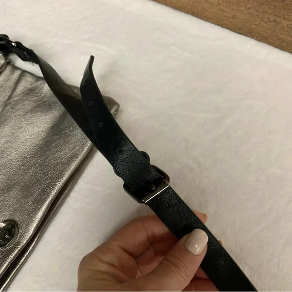 Kenneth Cole Reaction silver fold over purse adjustable strap - Picture 3 of 12